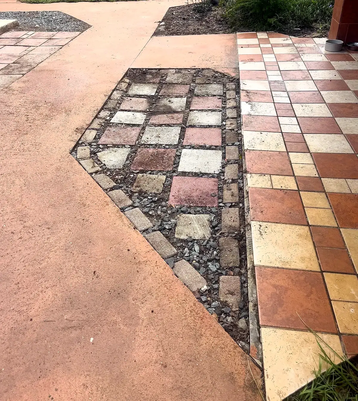 The same checkerboard inset cleaned, tiles and edges clear